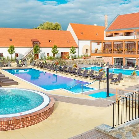 Hotel Zamek Valec Vladislav Экстерьер фото