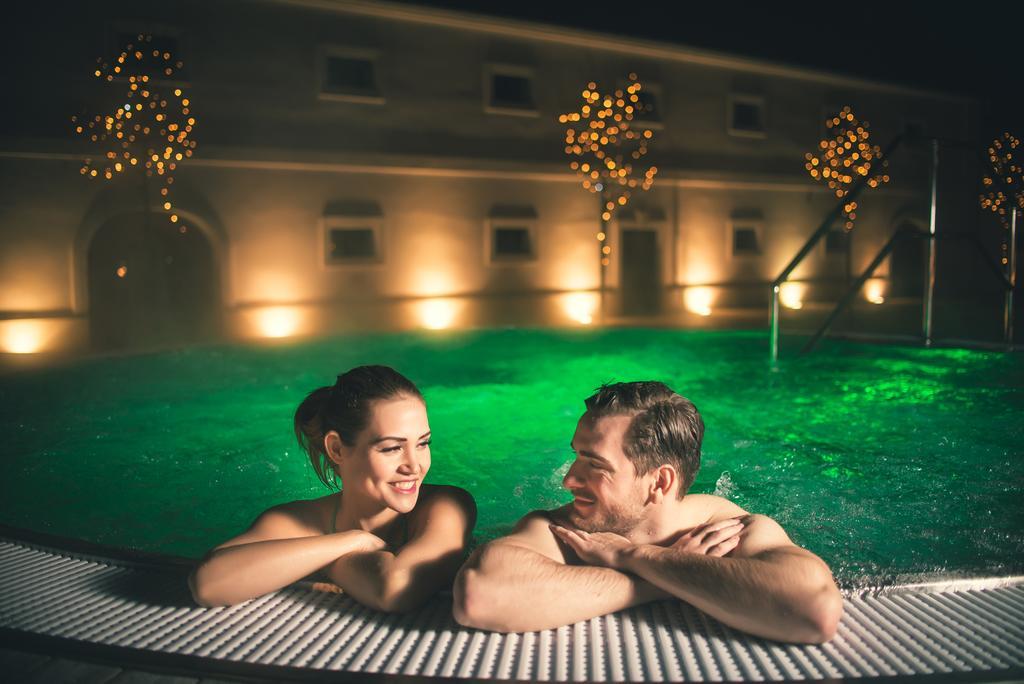 Hotel Zamek Valec Vladislav Экстерьер фото