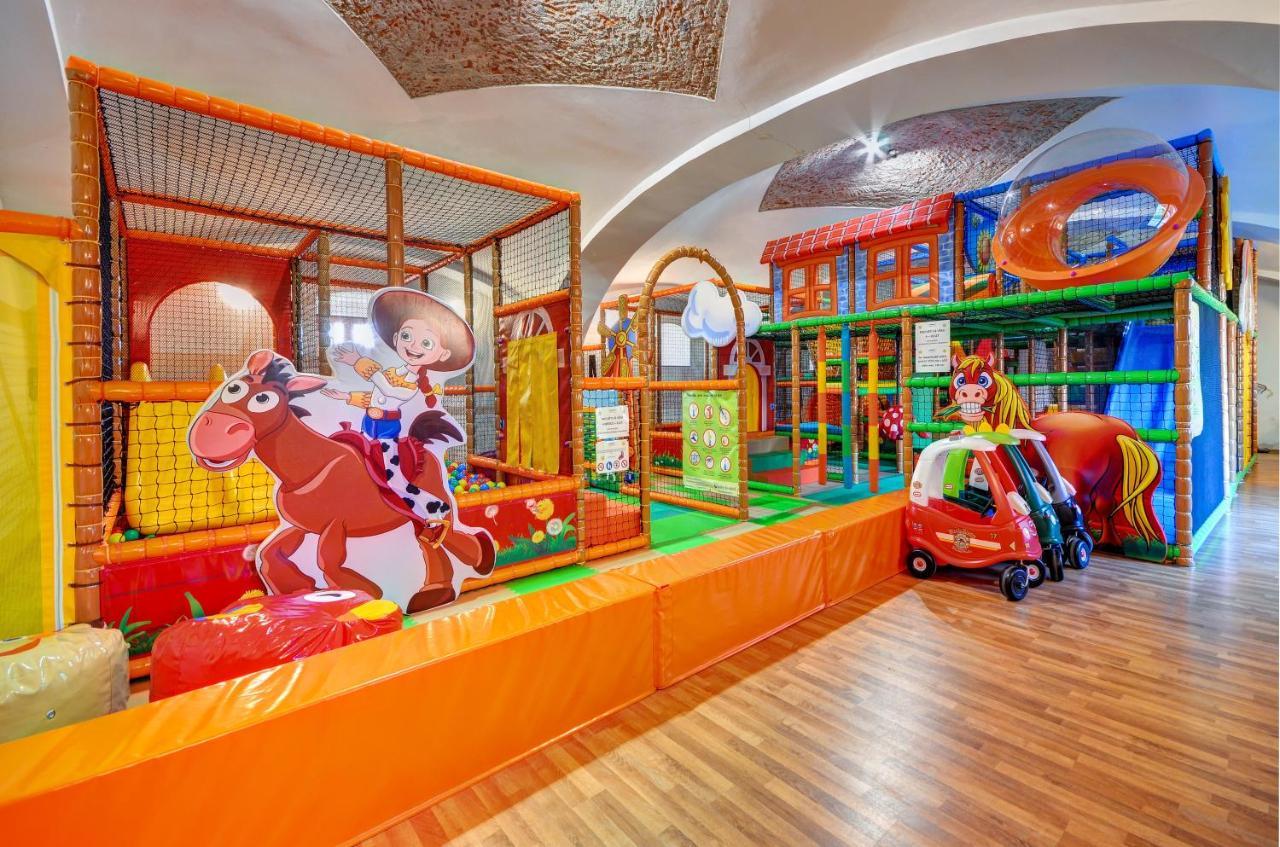 Hotel Zamek Valec Vladislav Экстерьер фото
