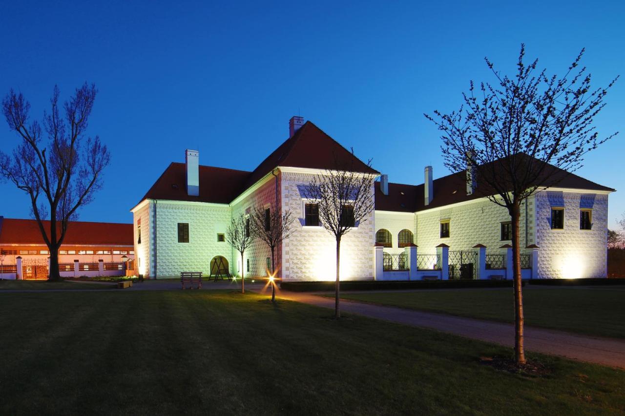 Hotel Zamek Valec Vladislav Экстерьер фото