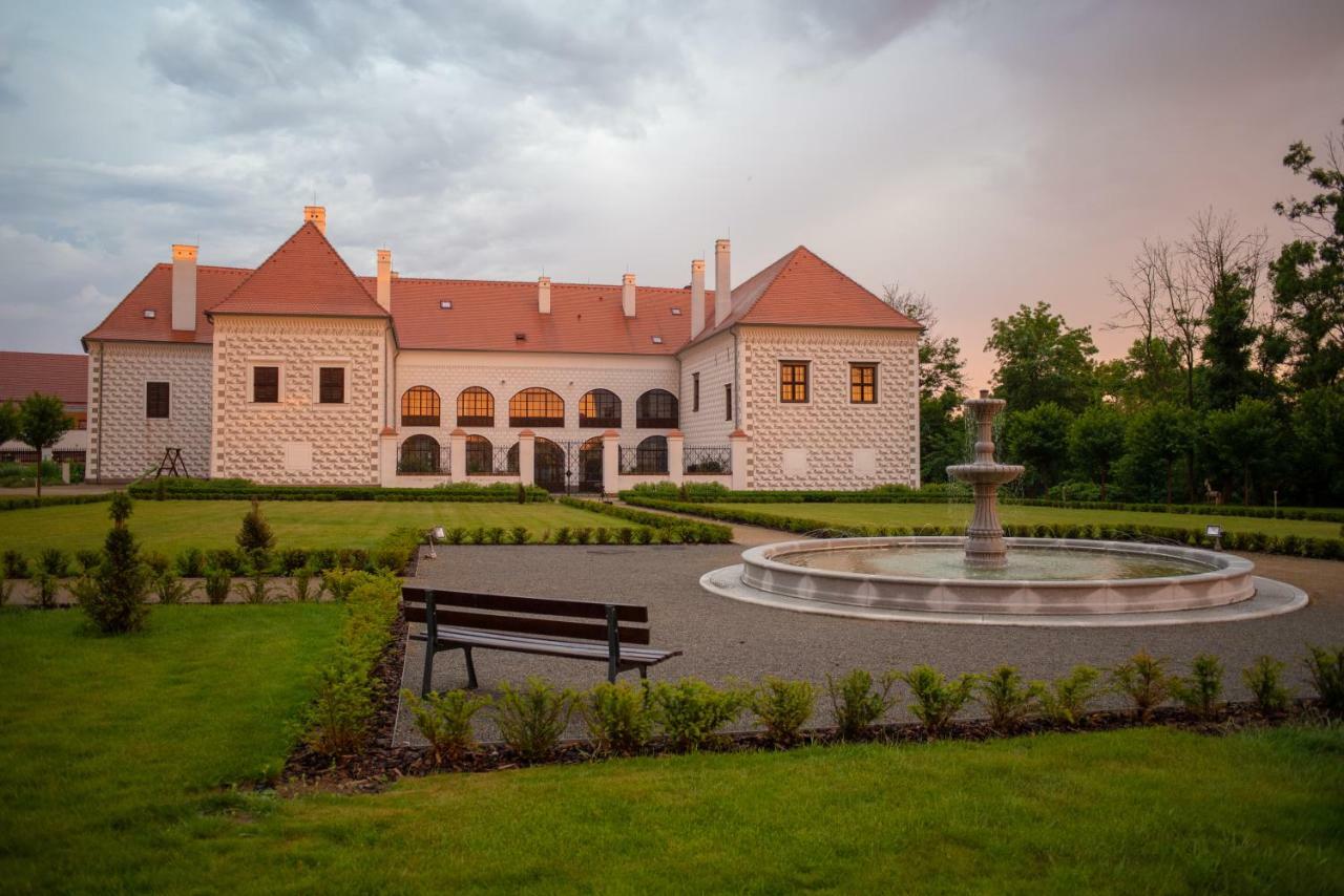 Hotel Zamek Valec Vladislav Экстерьер фото