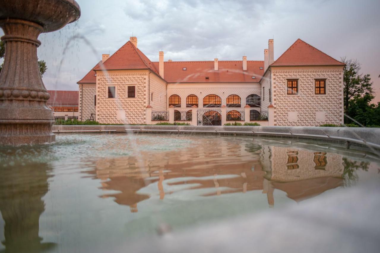 Hotel Zamek Valec Vladislav Экстерьер фото